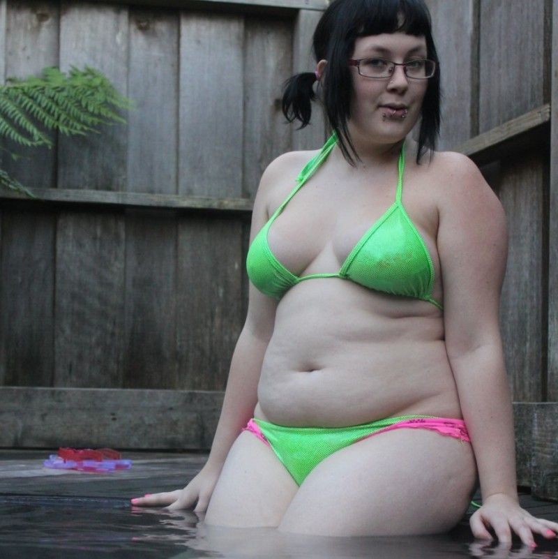 BBW Bikini Babe in Hot Tub