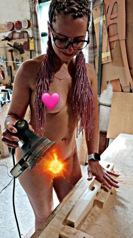 10  ultrahot photos of me completely naked in the workshop