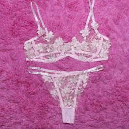 Light pink bra panty set with flowers