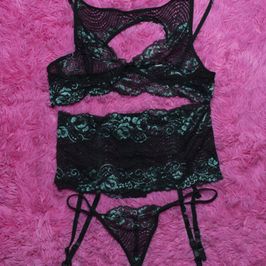 Lace Lingerie Set With Garter