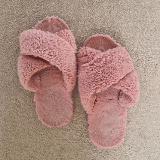 4 year old Pink Fluffy Slippers