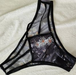 Panties with daisies