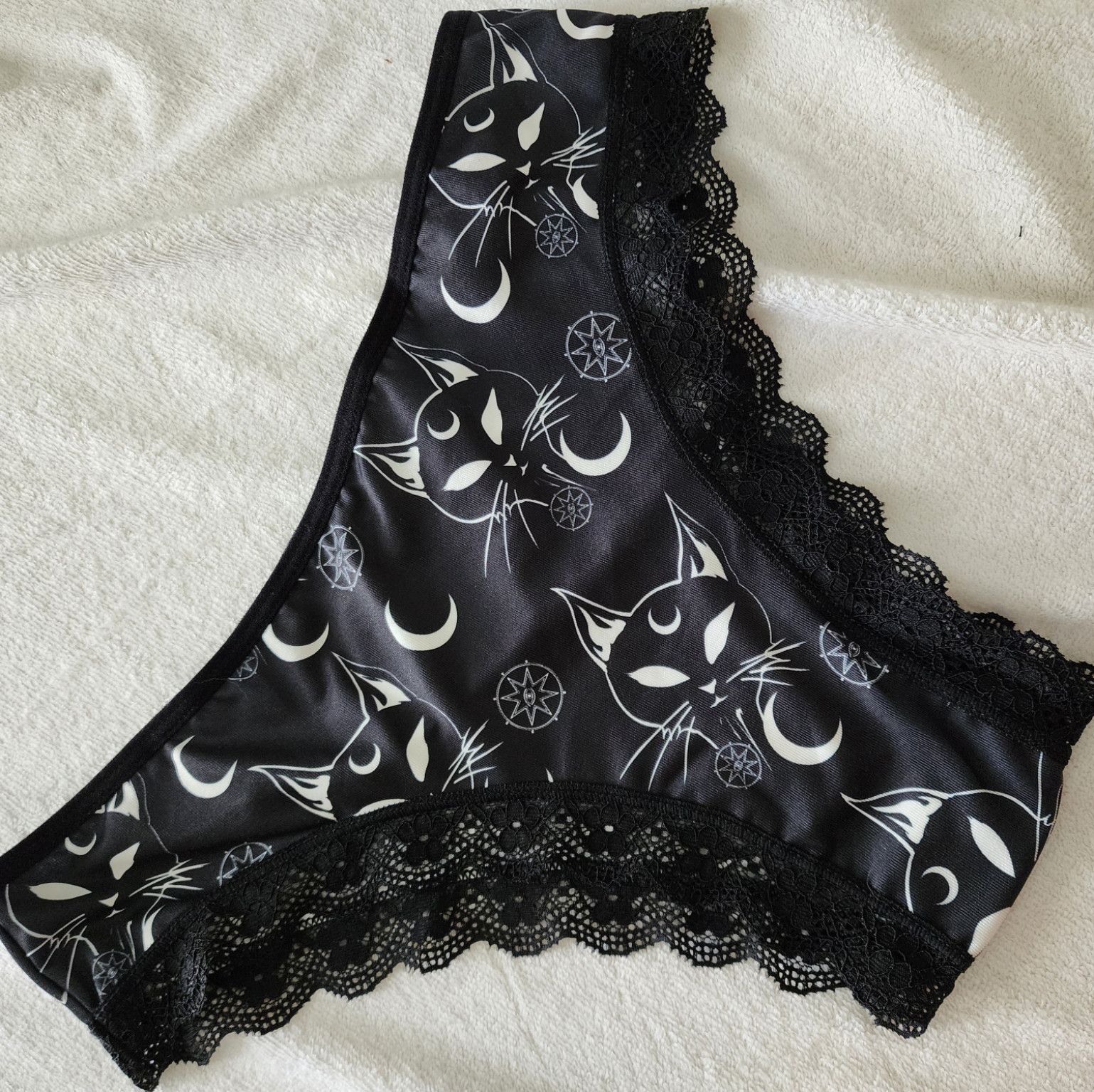 Lace trim moon cat thong