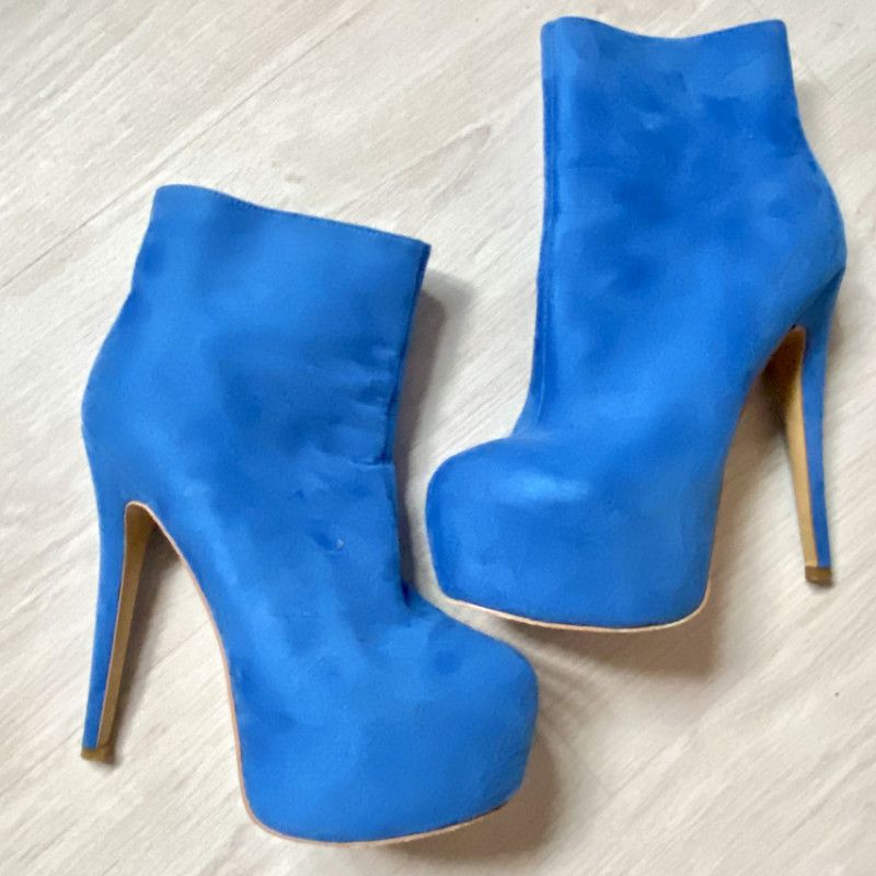 Blue high heeled boots EU40