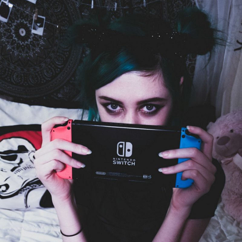 Retiring: Gamer Girl Photo Set