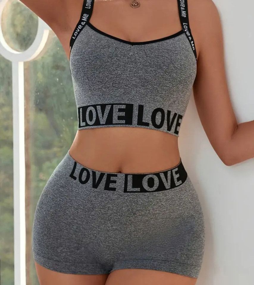 Chic Gray Seamless Strappy Bra and Contrast Waistband Shorts