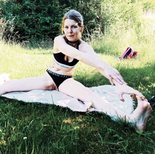 25 calvin klein public outdoor nude yoga