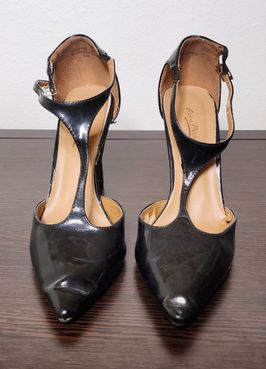 Anne Michelle Pointed Toe Heels