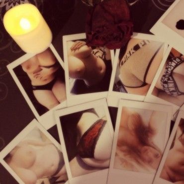 10 Signed Polaroids and a free one!