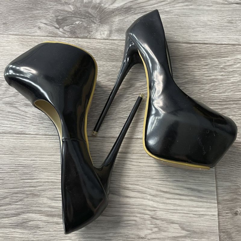 Highheeled shoes