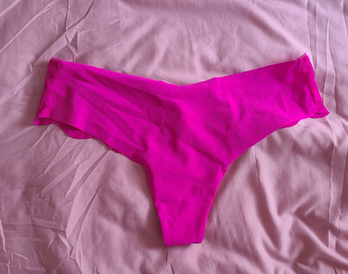 Fuscia thong