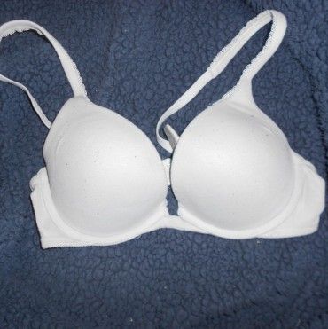 White VS Bra