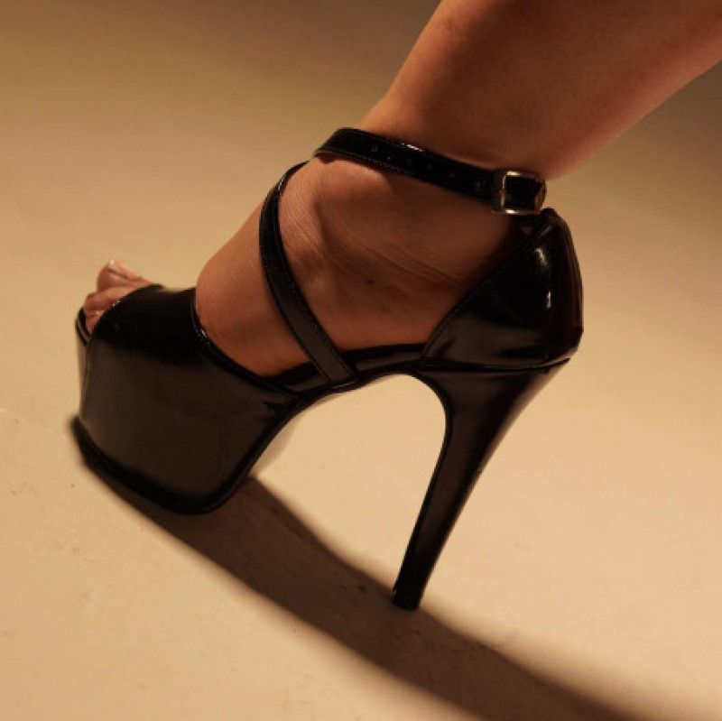 High heels black