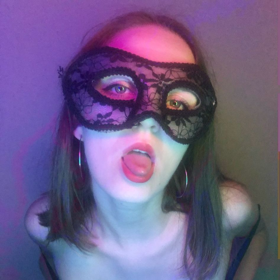 Photo Set Masquerade 2 Nudes and Blowjob Session