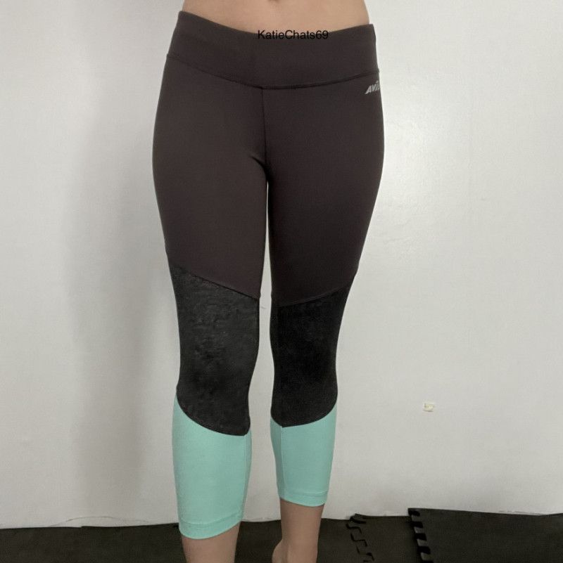 Cropped Grey and Teal Leggings