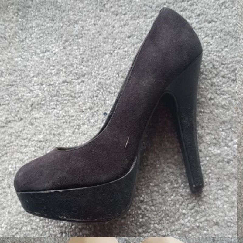 Well worn pair of size 5 heels