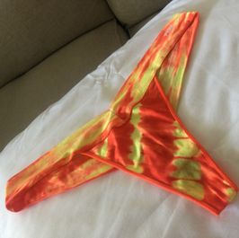 Tie die thong