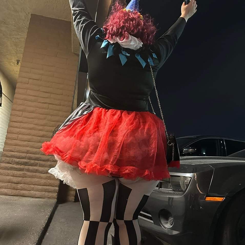 Clowncore and fishnets