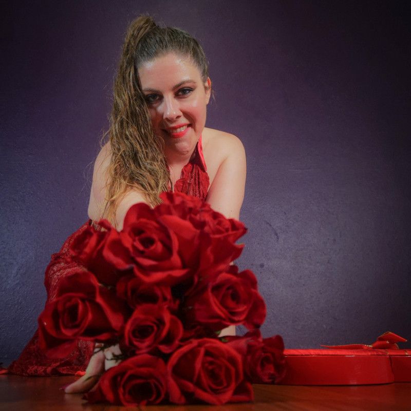 Red Dress Roses 110pics