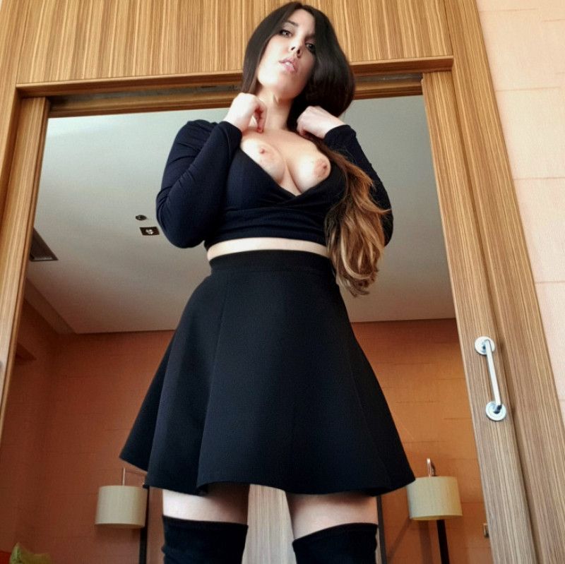 PhotoSet: Black Outfit