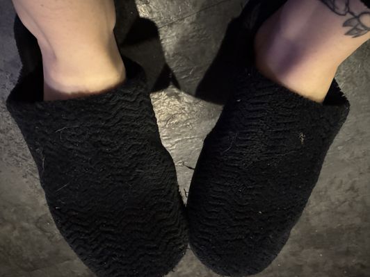 Everyday Black Fuzzy Slippers