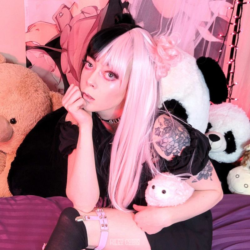 Soft Pink Goth Photoset