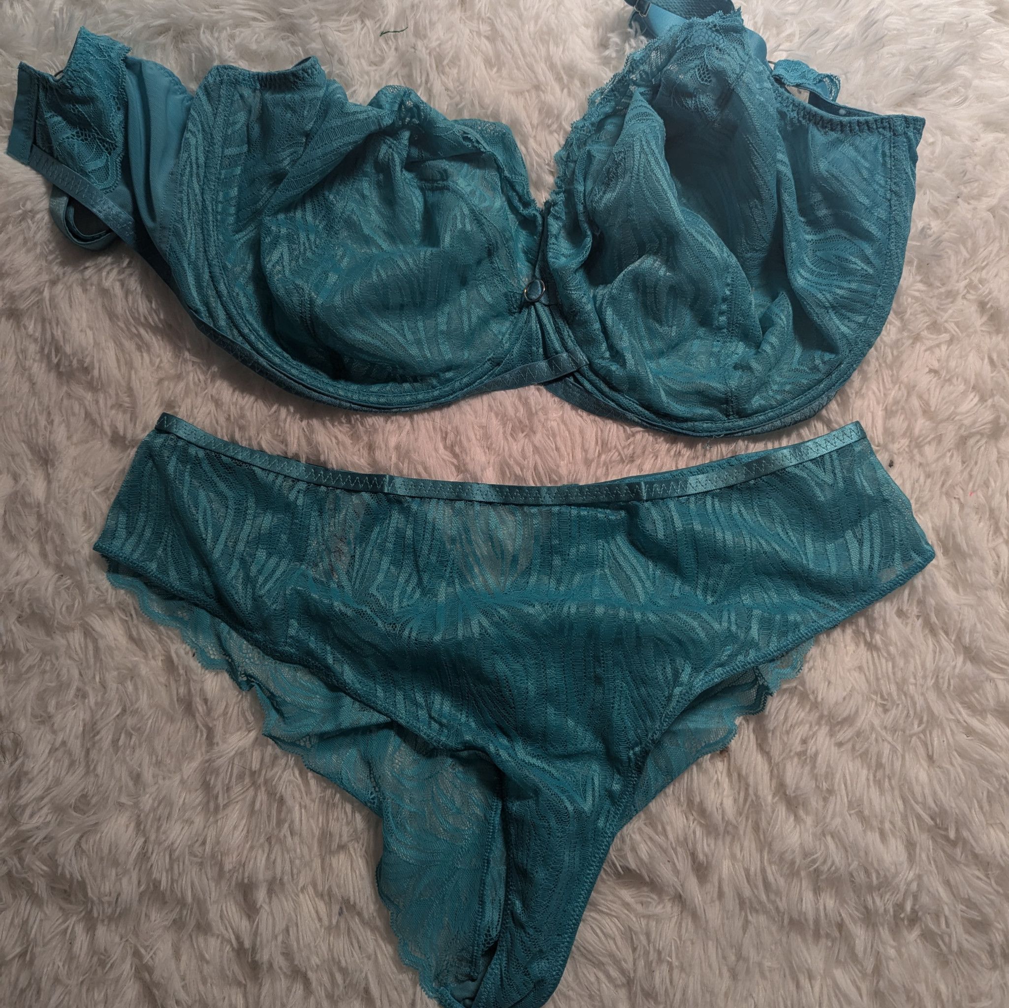 36K Turquois Bra and Panty Set with Signed Polaroid