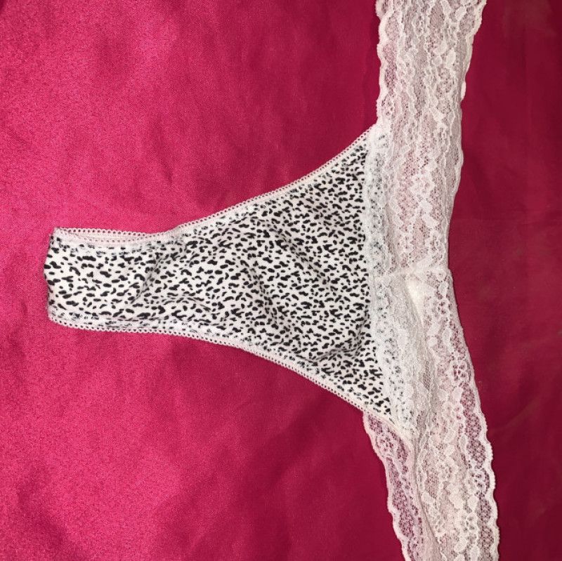 Lace white thongs