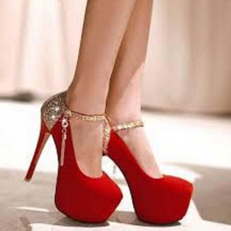 Oooh beautiful red heels