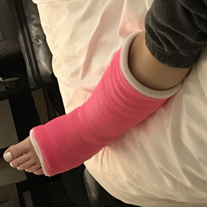 Lucy masturbates in leg casts