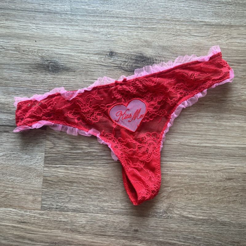 KISS ME THONG