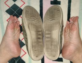 Size 10 Quilted Slip on Shoes filled with Foot stink!