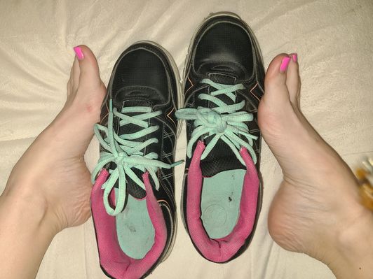 Size 9 Sneakers Filled with Feet Sweat