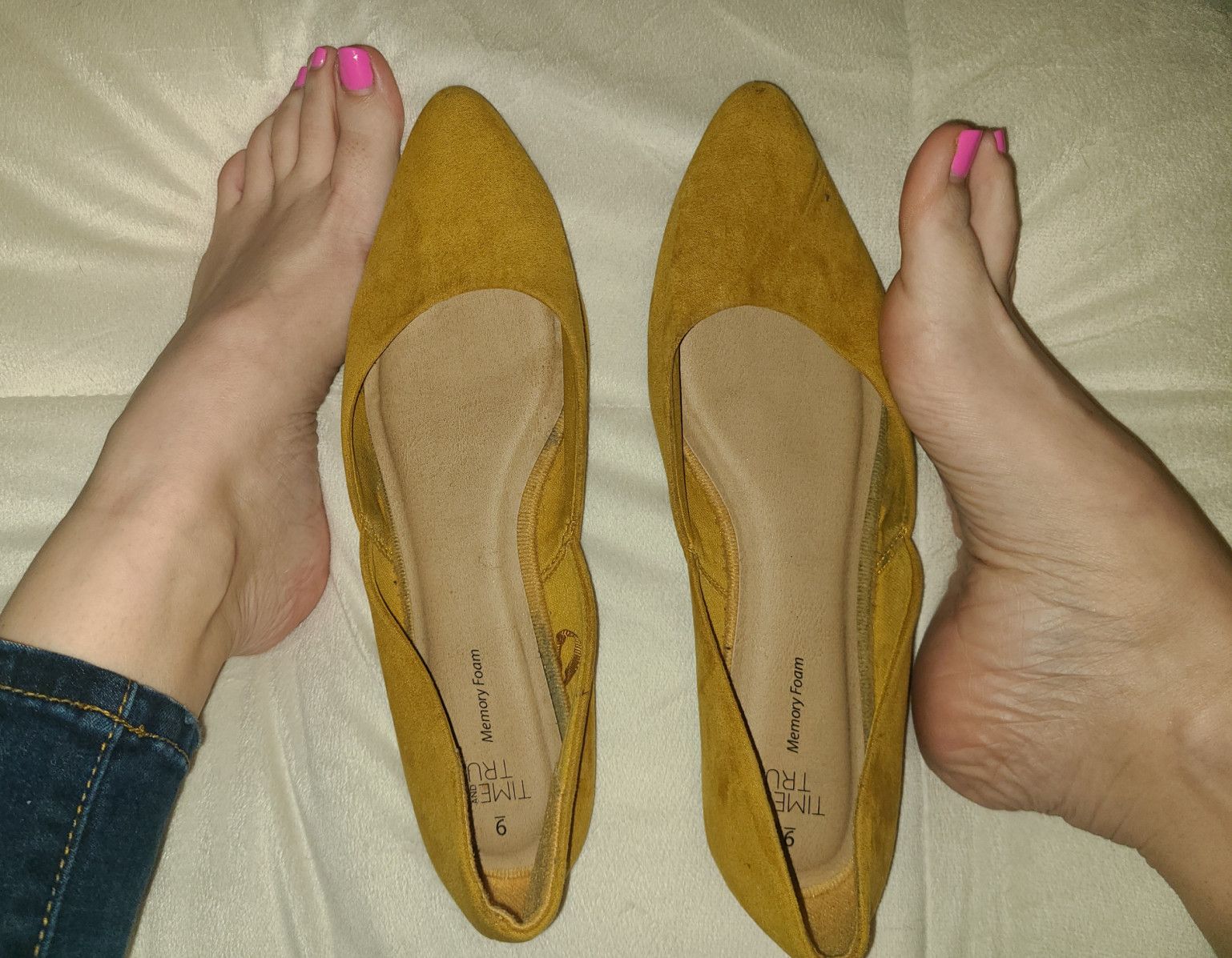 Size 9 Yellow Pointed Flats Filled with Sweat