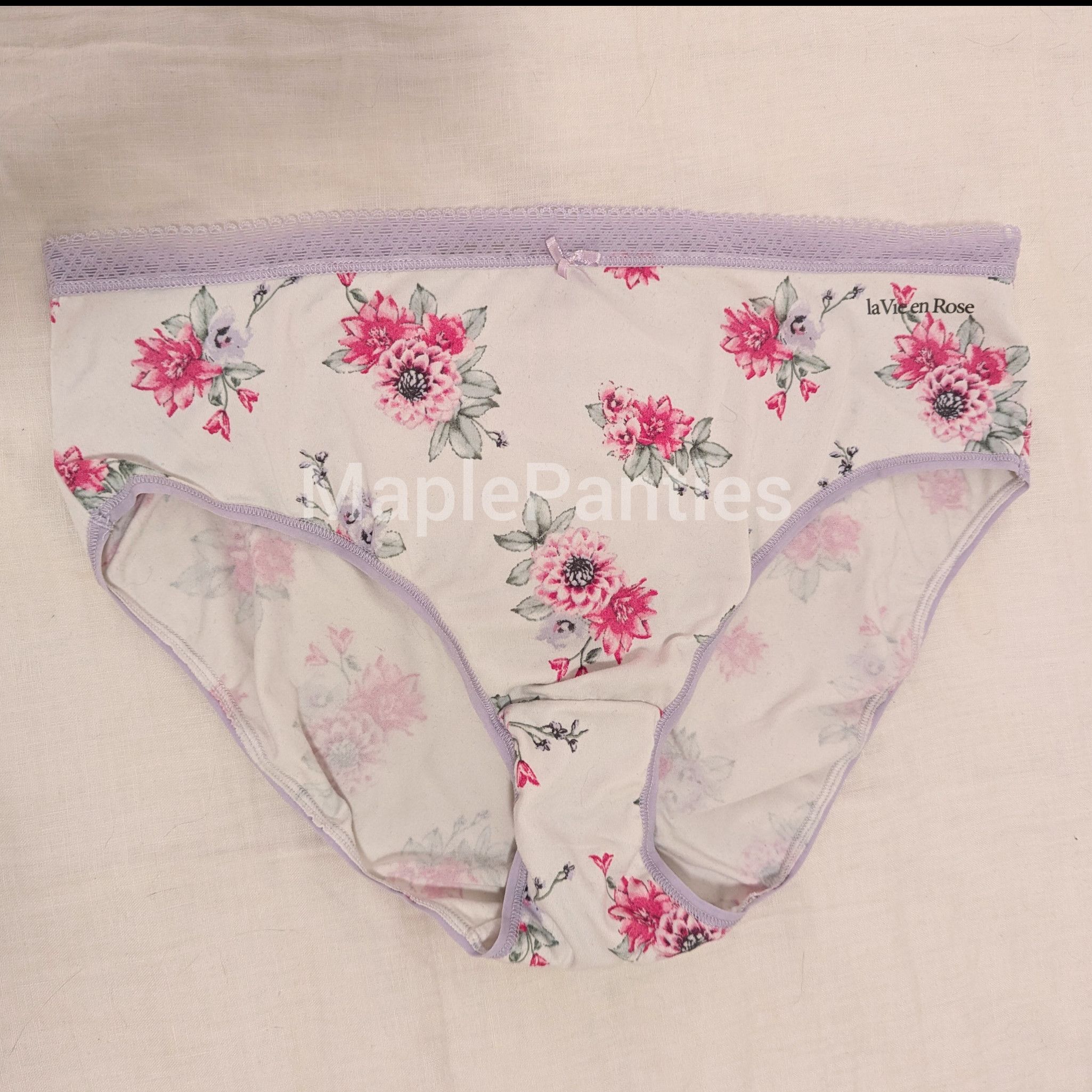 White fullback panties with pink flowers