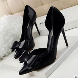 BLACK HEELS