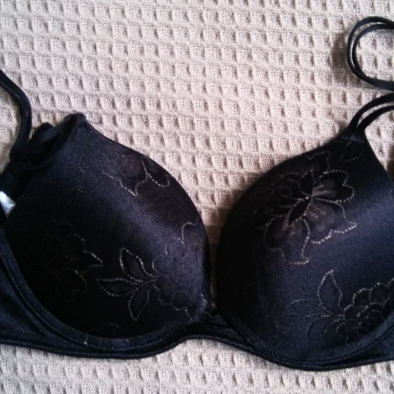 2005 SEXXXY BLACK BRA