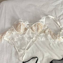 White lace lingerie set