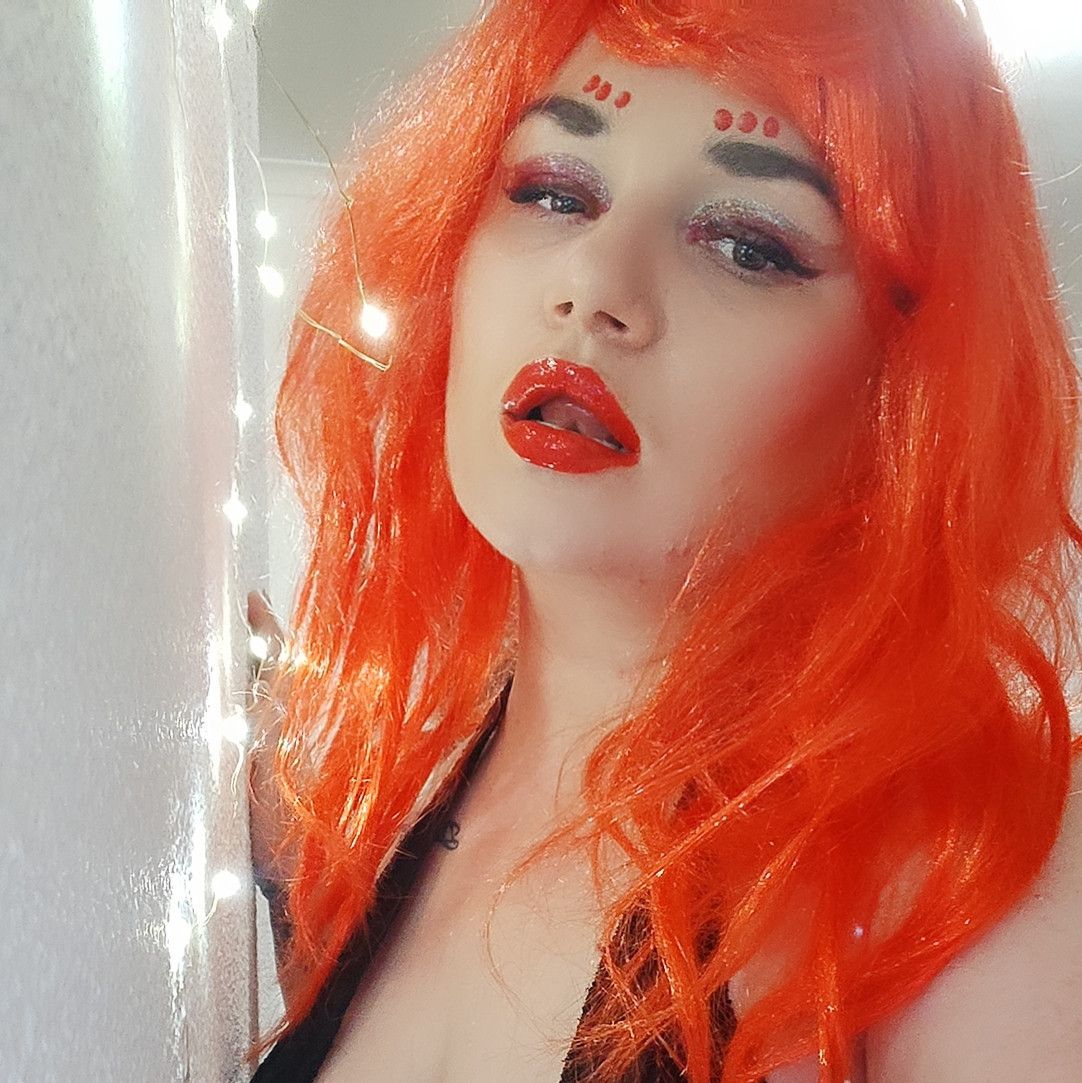 Super sexy BBW redhair cosplay vixen