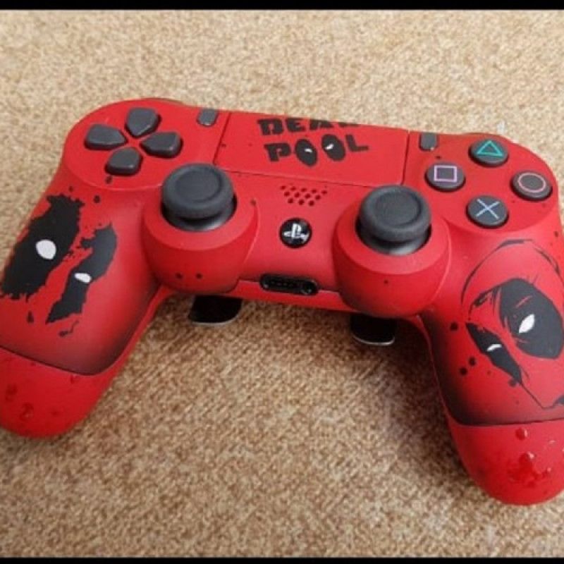 BUY ME: Deadpool PS4 Dualshock