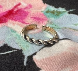 Well Loved Twisted Toe Ring