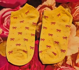 Yellow w pink breast cancer bows ankle socks