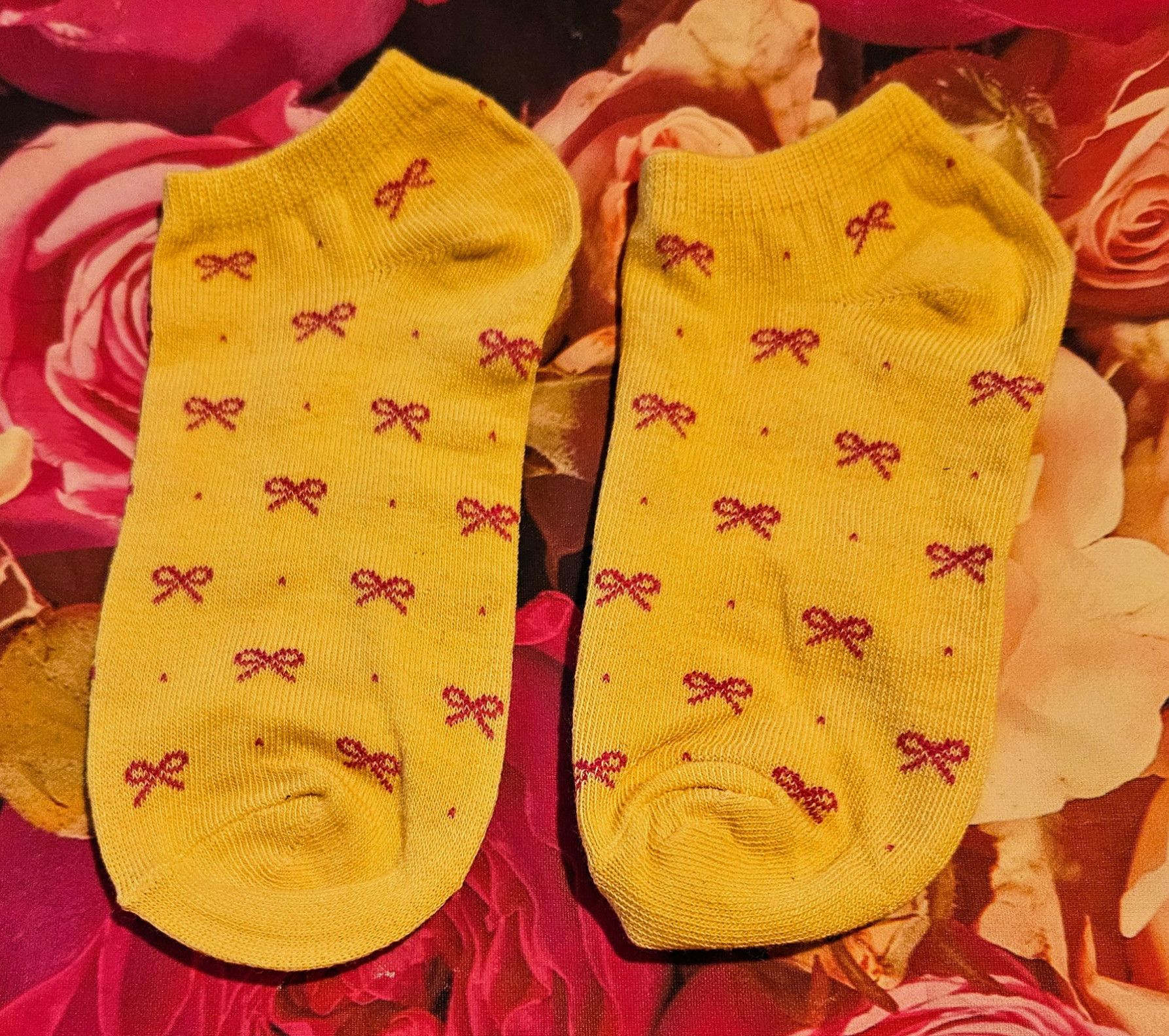 Yellow w pink breast cancer bows ankle socks