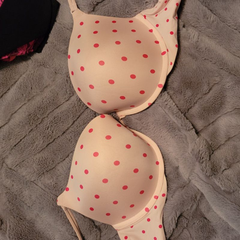 34DD Victoria secret pushup bra