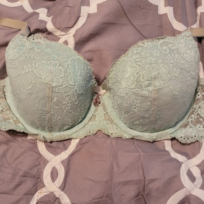 Victoria Secret 34D lace bra