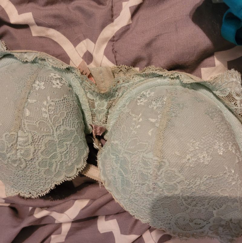 34D Victoria secret angel bra