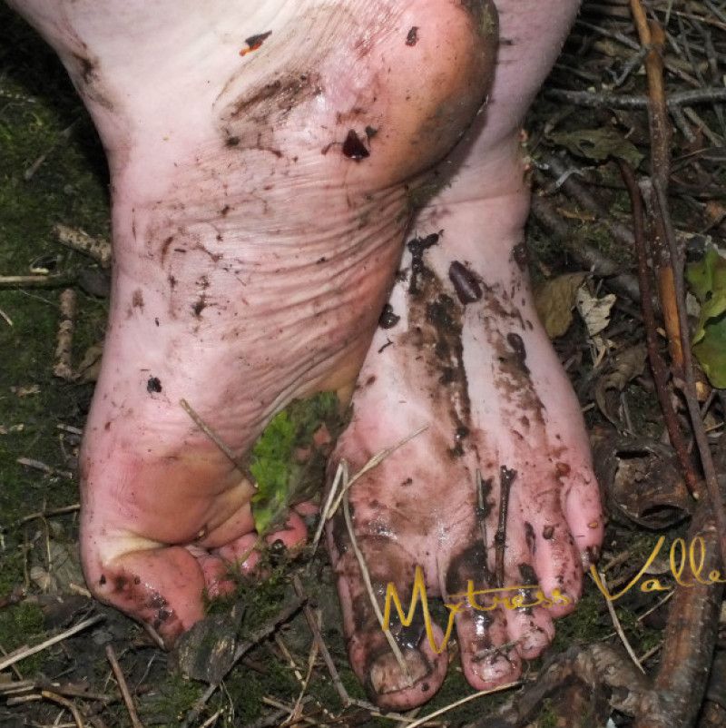 Photo Set : Muddy Feet