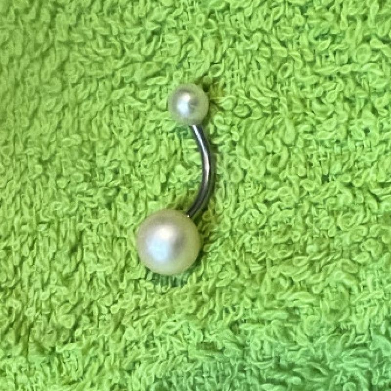 Bent pussy piercing