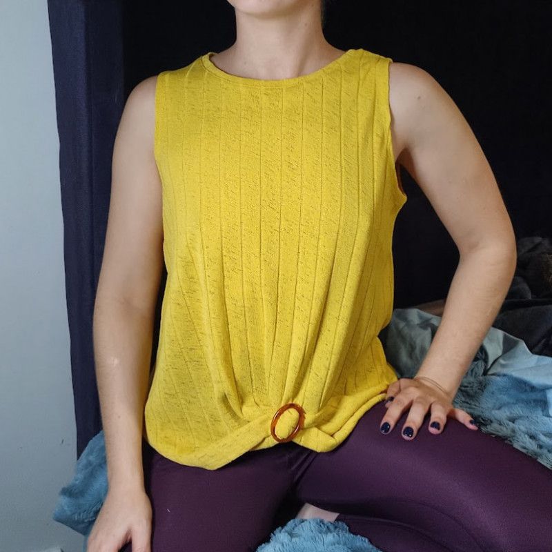 yellow top i masturbate in