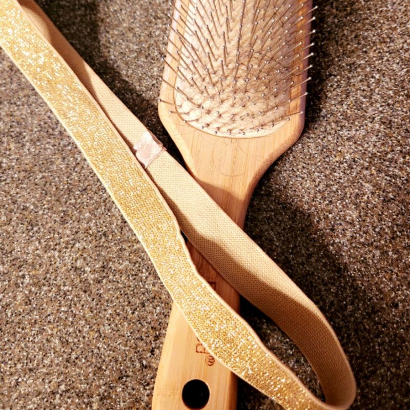 WOODEN HAIRBRUSH AND HEADBAND